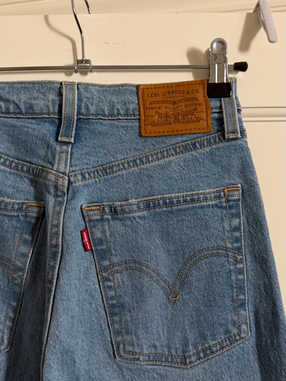 Levi's Women's Light Blue Ribcage Straight Leg Jeans